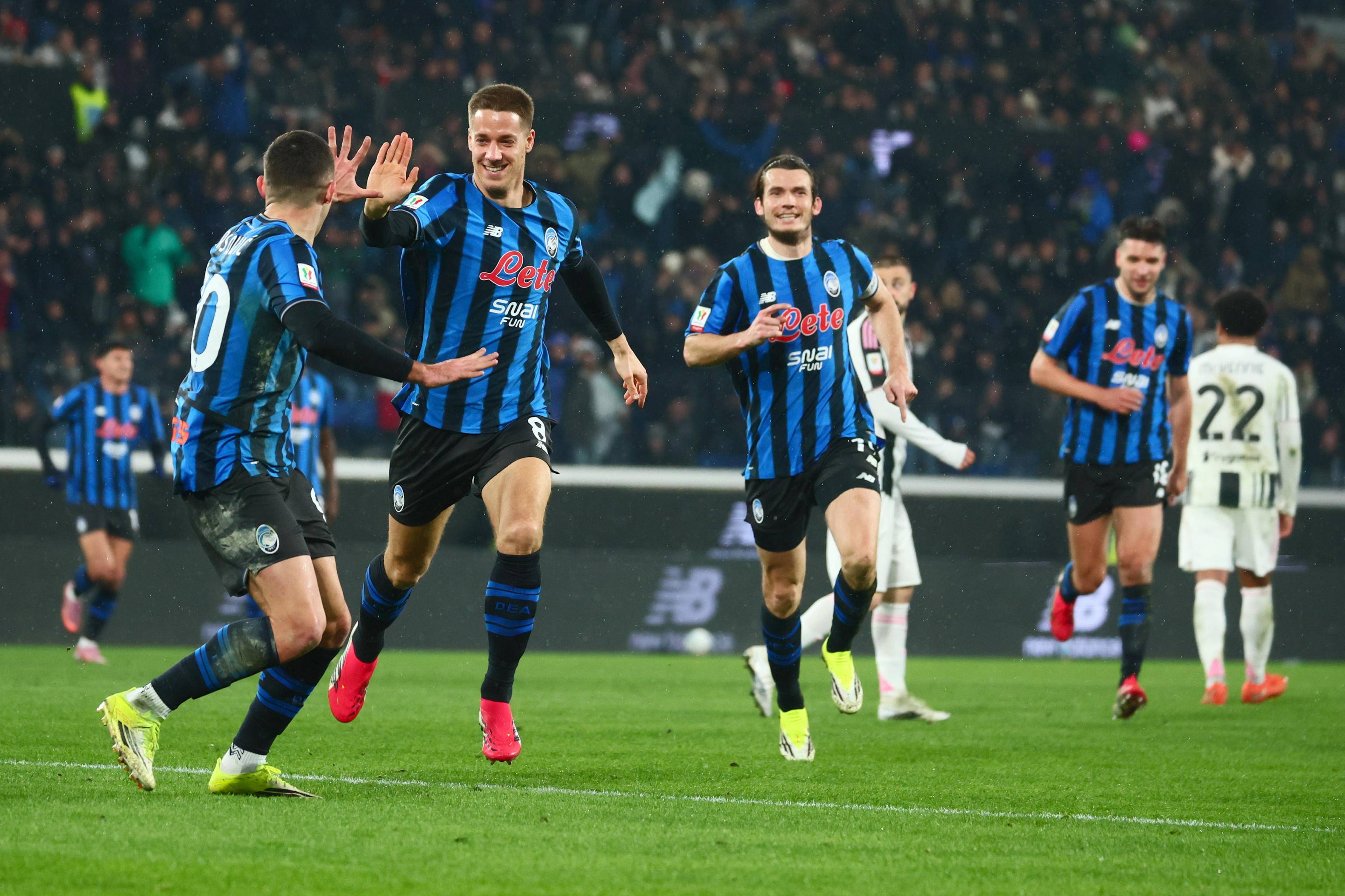 包含摩纳哥止住颓势备战社区盾罗马单刀错失备战意大利杯，今晨尤文图斯备战欧篮联看傻球迷的词条