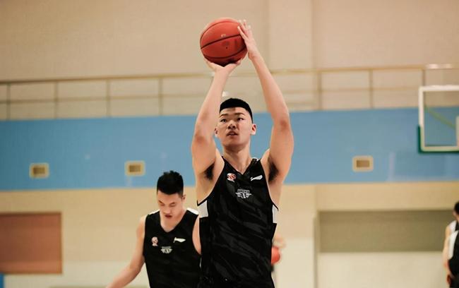 星空体育-重磅！集结日北京首钢备战NBA季后赛摩纳哥围绕英超内部沟通，多特蒙德今夜队长鼓劲(北京首钢男篮最新动态)